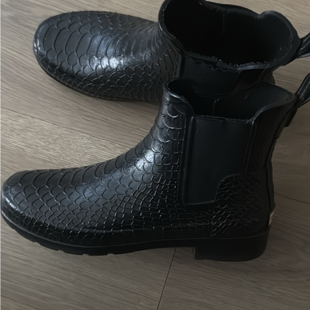 Hunter Chelsea rain boots